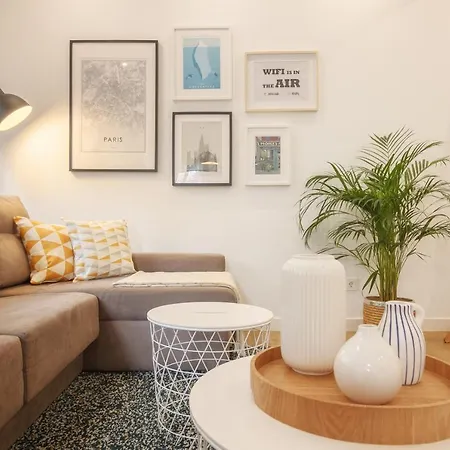 Guggenheim Style Bilbao Apartment *